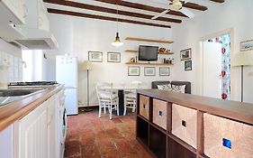 Xenia Apartments - Rustic And Cozy Apartment In Navigli